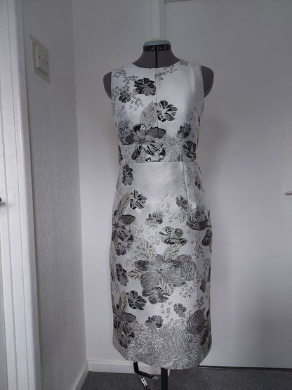 The silver jacquard mum dress and long coat suit